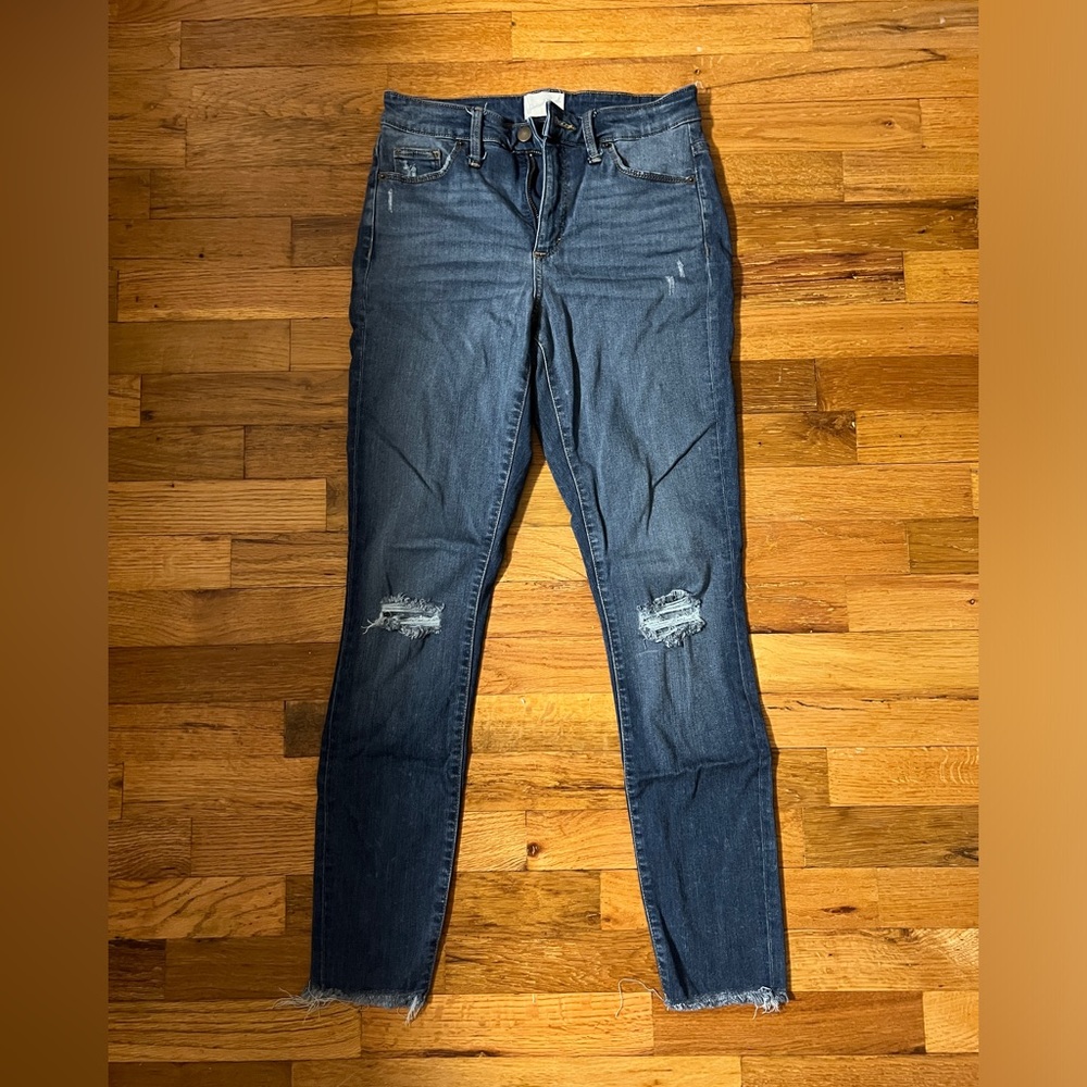 Universal Threads Super Stretchy Jegging Style Skinny Jean 4/27